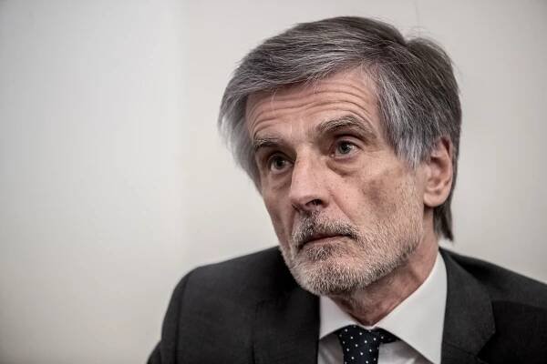 Velvyslanec Peter Weiss: Proti mafii by se měla spojit celá Evropa