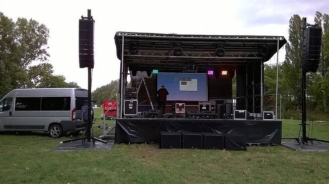 Levné mobilní pódium STAGEMOBIL L 7x6m nebo 7x4,5m