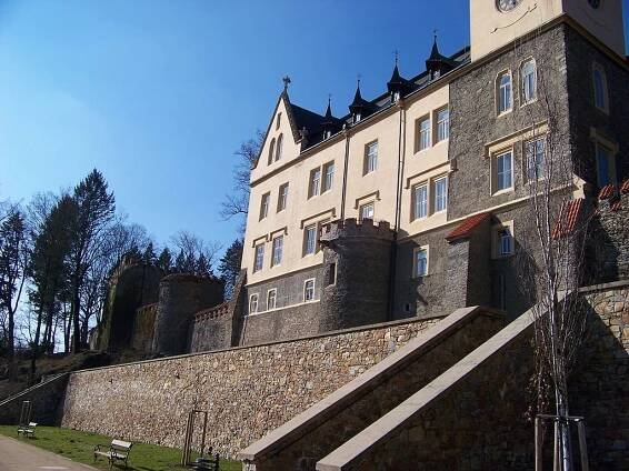Zámek Zruč nad Sázavou - otevírací doba, akce, ubytování, prohlídky, vstupné, foto, počasí