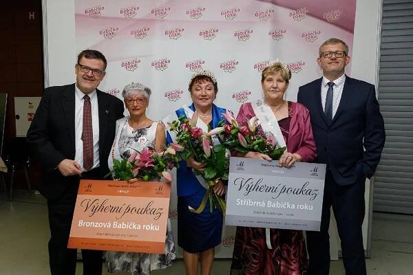 Stříbro míří do Tanvaldu. Seniorka bodovala v anketě Babička roku 2022