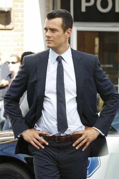 Policie Battle Creek - Mama's Boy - Z filmu - Josh Duhamel