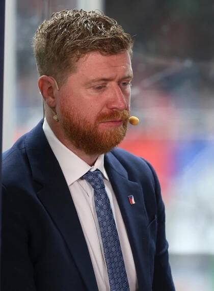 FOTO: Jakub Voráček jako televizní komentátor. – stránka 70
