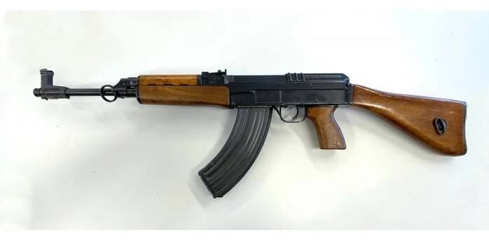 puska-vz58-s-drevenou-pazbou