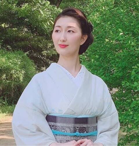単衣を着た女性