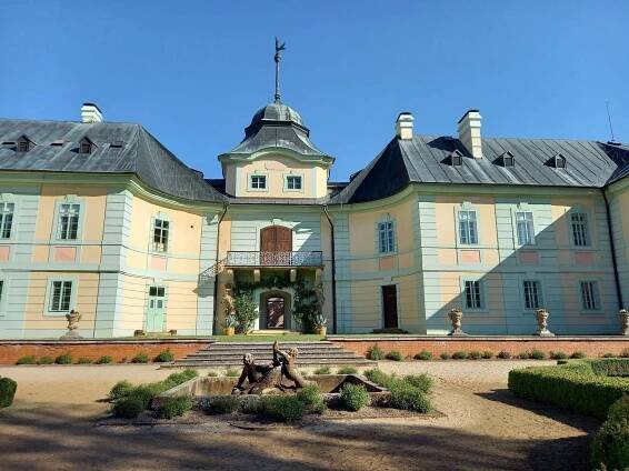 Zámek - Manětín - Architektonické památky - Hrady, zámky, tvrze, paláce - Plzeňský kraj - Manětín