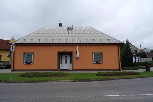 Valy - obecní úřad foto 2