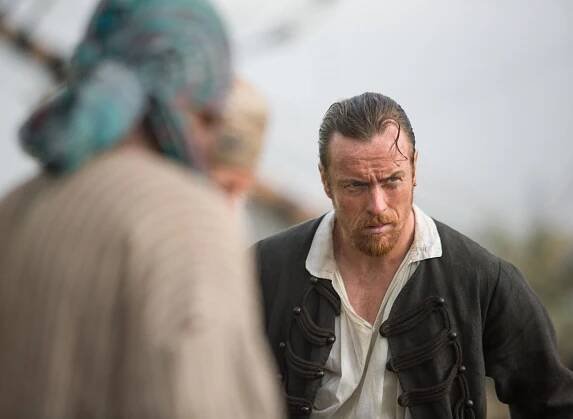 Pod černou vlajkou - Ukradená strana - Z filmu - Toby Stephens