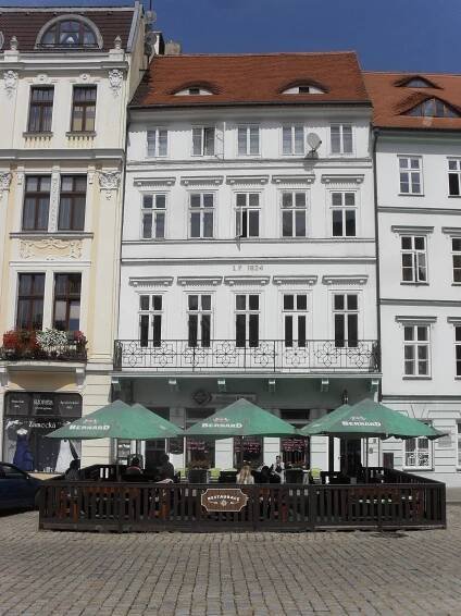 Soubor:(TTO) Městský dům Zlaté srdce (Restaurant U Zámku) - Teplice, Zámecké náměstí 68 3.jpg