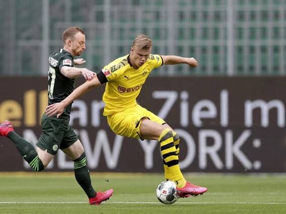 Erling Haaland a Maximilian Arnold