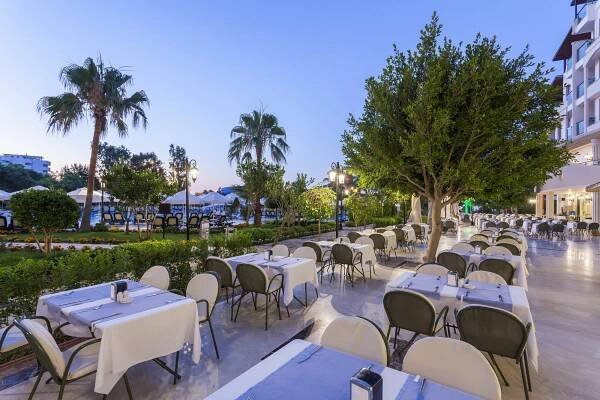 Hotel Bella &