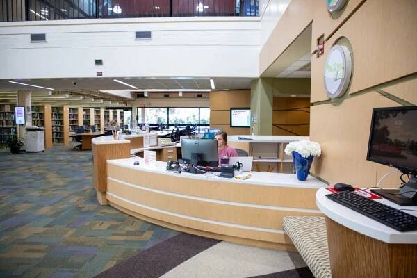 Service Desk, William Rand Kenan, Jr. Library of Veterinary Medicine | NC State University Libraries