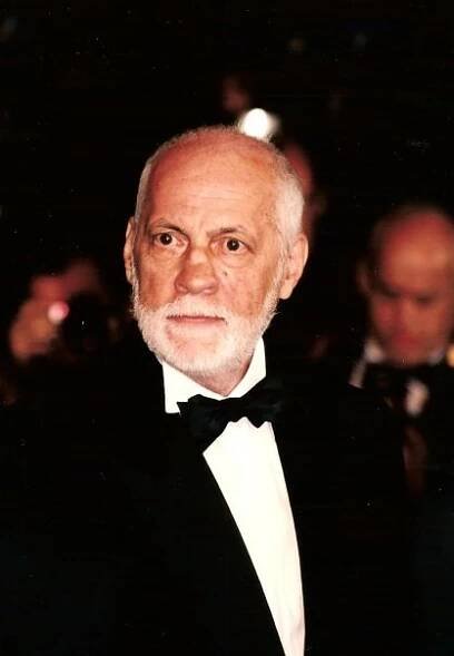 Soubor:Michel Serrault Cannes.jpg – Wikipedie