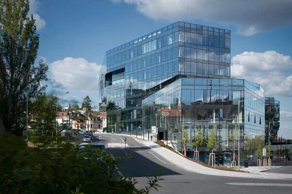 Centrum Bořislavka je architektonický klenot, který slouží i veřejnosti