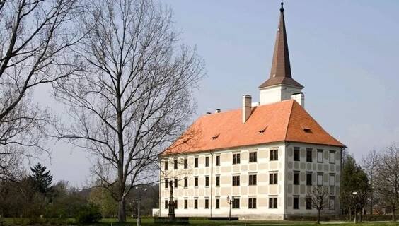 Zámek Chropyně | Hrady a zámky Chropyně | NaVylet.cz
