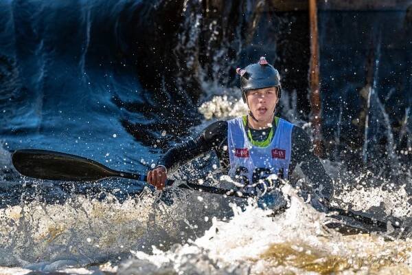 Foto: Do krumlovského meandru vjel Šindel po maratonu první mezi juniory