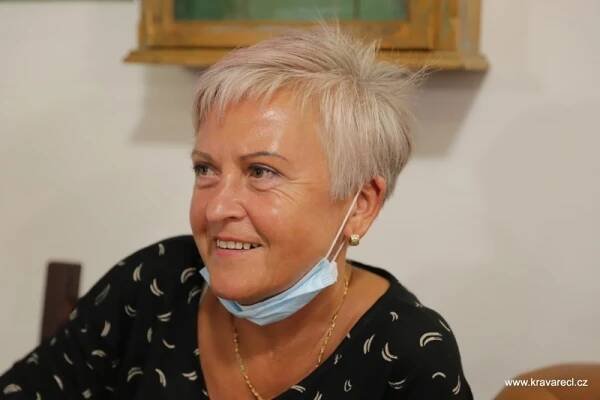 FOTO: V Kravařích vystavuje herečka Iva Hüttnerová