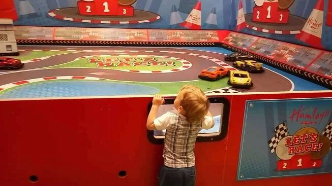 Hračky Hamleys (2016) - azep.cz