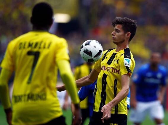Dortmund oslavil rekordní 24. zápas bez porážky na domácím hřišti. Götzeho fanoušci přivítali