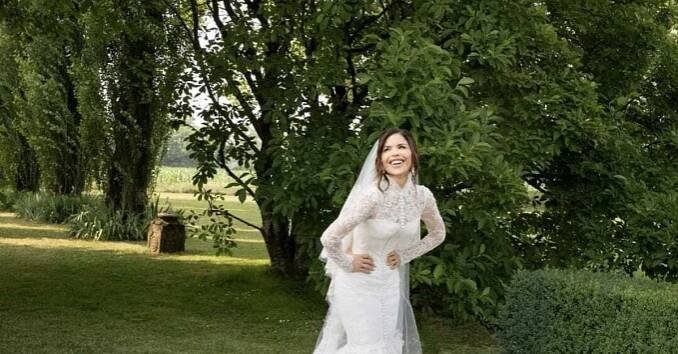 První snímky z obřadu století. Podívejte se, jaké šaty měla Bezosova nevěsta