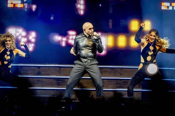Pitbull prichádza do Európy a vystúpi aj u našich susedov!
