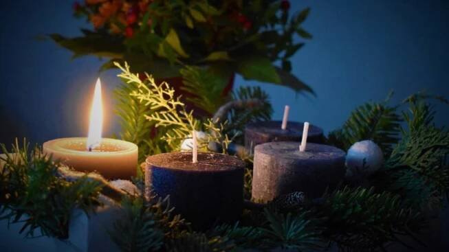 Jak slavili advent naši předci? Navštěvoval je nejen Mikuláš a anděl, ale také krvelačný žber