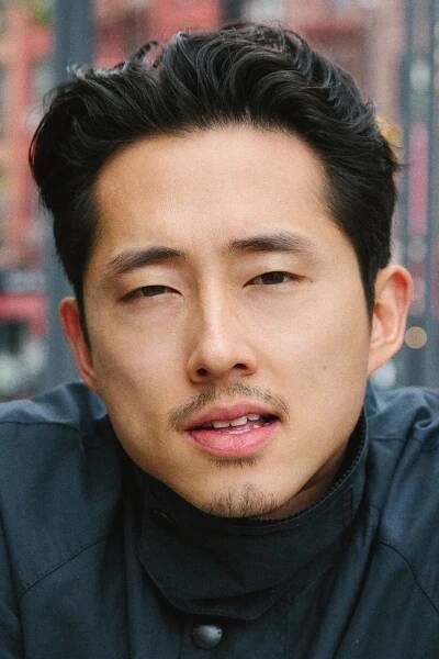 Steven Yeun isMark Grayson / Invincible (voice)