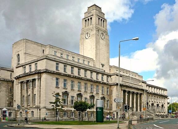 Soubor:Parkinson Building, Leeds University, England-12Sept2010.jpg – Wikipedie