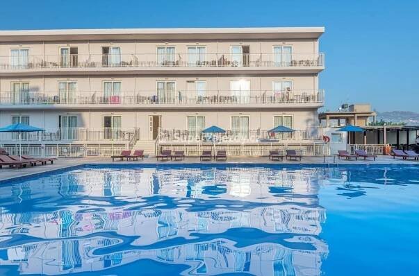 Hotel s bazénem