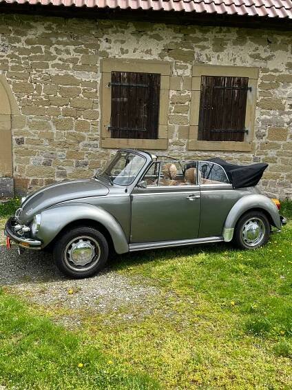 Oldtimer-Erlebnis-Stuttgart-Backnang-Heilbronn-Ludwigsburg-Kaefer-1303-Cabriolet-Seite-Links-hochkant