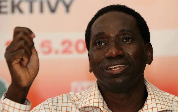 Ibrahim Maiga z Fontány pre Zuzanu oslavil 60 a hledá novou ženu. Rozáhnout nohy nestačí, vzkazuje