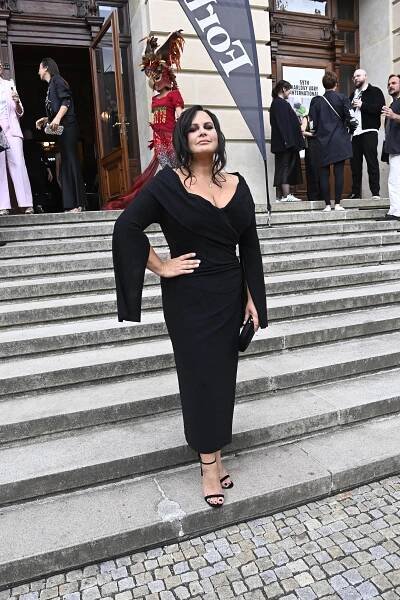 Zapomeňte na modrý stan! Pohublá a zatraceně sexy Jitka Čvančarová vystavila bujné vnady v korzetu a uchvátila Vary