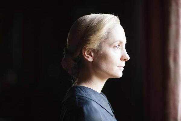Joanne Froggatt (as Anna): Anna's principle costume, and other outfits Various Seasons, and Episodes 7 image 13 - © Carnival Film & Television Limited
