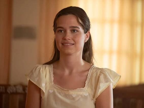 Why 'White Lotus's Sarah Catherine Hook Wants Piper to Have a 