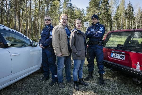Kummeli esittää: Kontio & Parmas - Paljastuksia - Z filmu - Mari Perankoski, Heikki Silvennoinen, Elsa Saisio, Ernest Lawson
