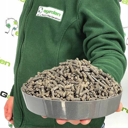 Granulovaný KUŘÍ OBORNÍK Přírodní hnojivo pro ZELENINY a rostliny 10L BIOVITA Kód výrobce 5907813164583