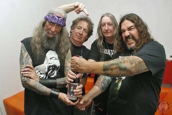 SAINT VITUS - PAŘÁT Magazine