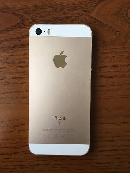 Prodám iphone SE 16gb gold ZÁRUKA za 5 500 CZK - 6/2018 - Apple Bazar