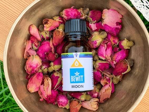 BEWIT MOON (MĚSÍČNÍ CYKLUS) Směs vzácných esenciálních olejů 15ml