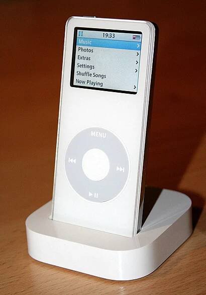 Súbor:IPod Nano in its Dock.jpg – Wikipédia