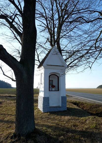 Soubor:Doňov, wayside shrine 01.jpg