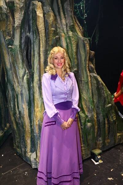 FOTO: Petra Vojtková v muzikálu Tarzan. – stránka 40