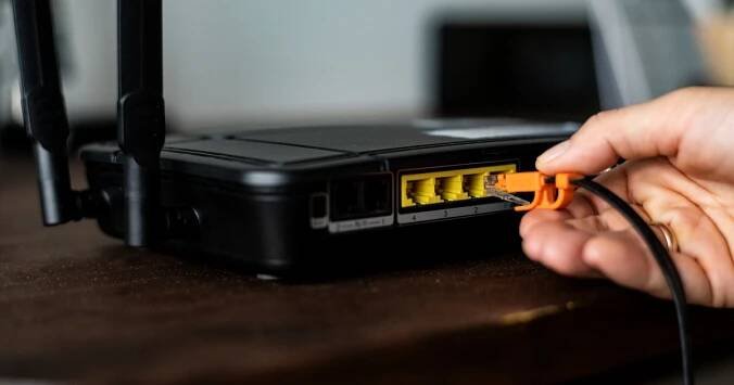 Většina Čechů netuší, co jim hrozí s nedostatečně zabezpečenou Wi-Fi. Téměř každý riskuje