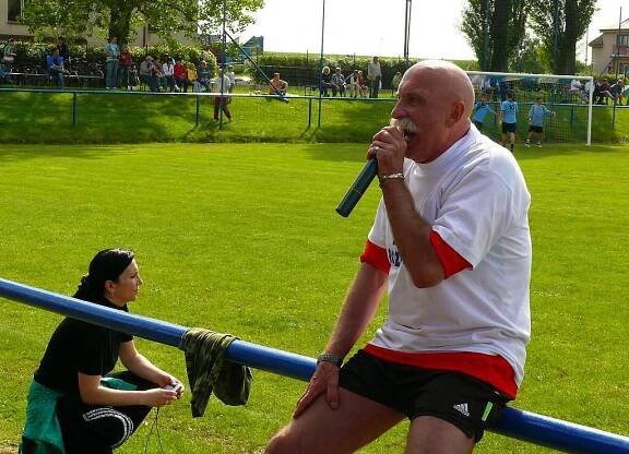 Turnaj řídil bývalý ligový sudí Pavlín Jirků