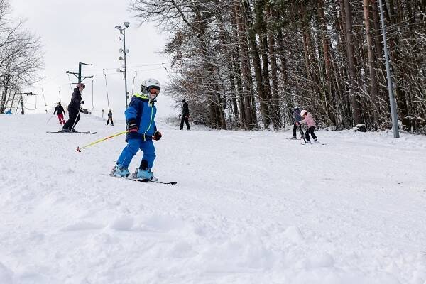 VIDEO, FOTO: Na turnovském ledovci už se lyžuje. Skiareál Struhy zahájil sezónu