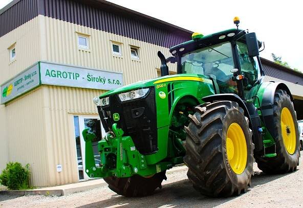 John Deere 8320R