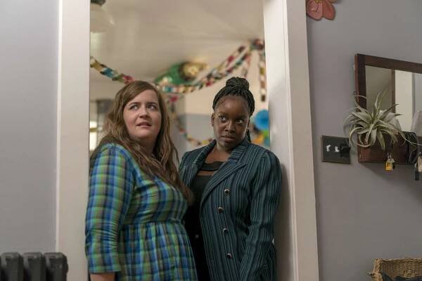 Shrill - Date - Z filmu - Aidy Bryant, Lolly Adefope