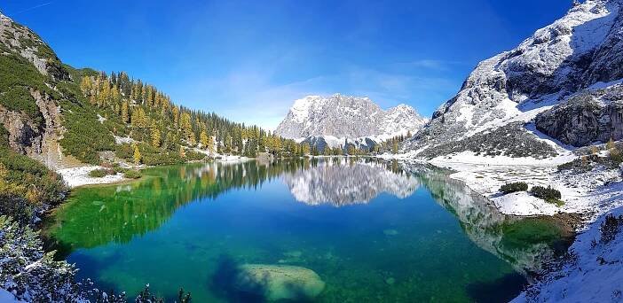 from South (photo with description) Seebensee near Ehrwalder Sonnenspitze (left)
