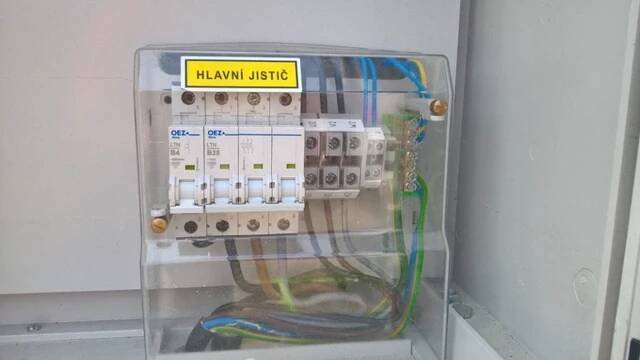 Přívod elektřiny - stavební rozvaděč a ČEZ