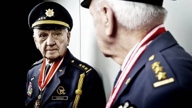 Generál Emil Boček, legendární pilot RAF: Letadla byla mým osudem. Na Spitfiru se létalo dobře, to byl kočár!