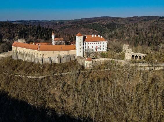 Do památek i za vínem. O víkendu se na Znojemsko vrací zábava, vyrazí i hrkači